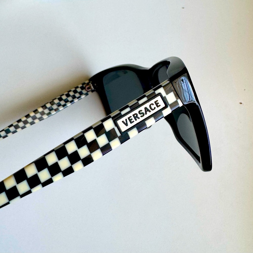 Vintage Versace Mod 4211 fun sunglasses!